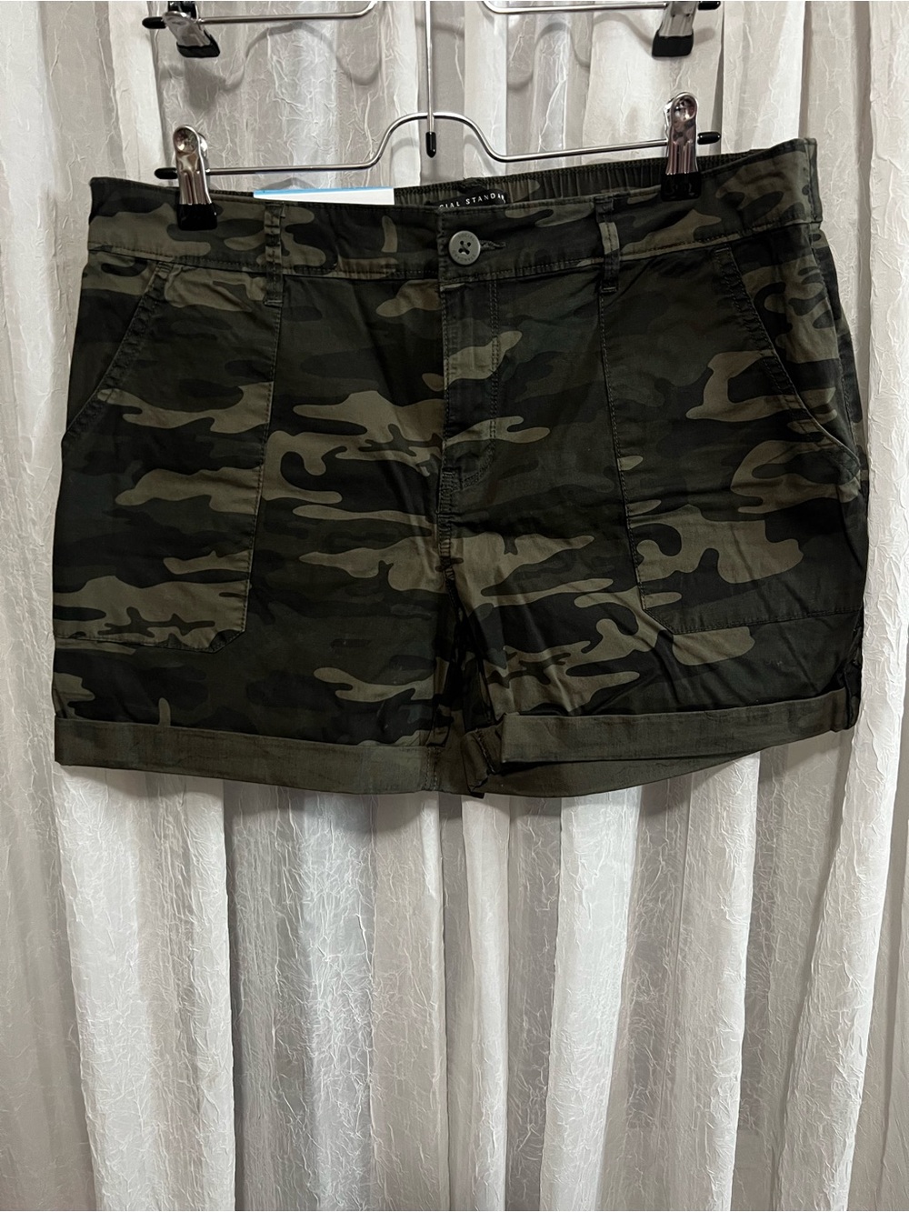 Sanctuary Green Camo Roll-Hem Cargo Shorts